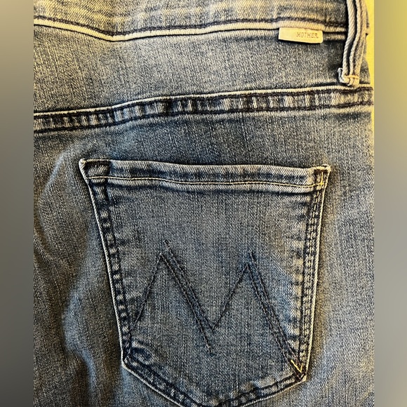 MOTHER Weekender Fray Jeans - 32 - Picture 8 of 11